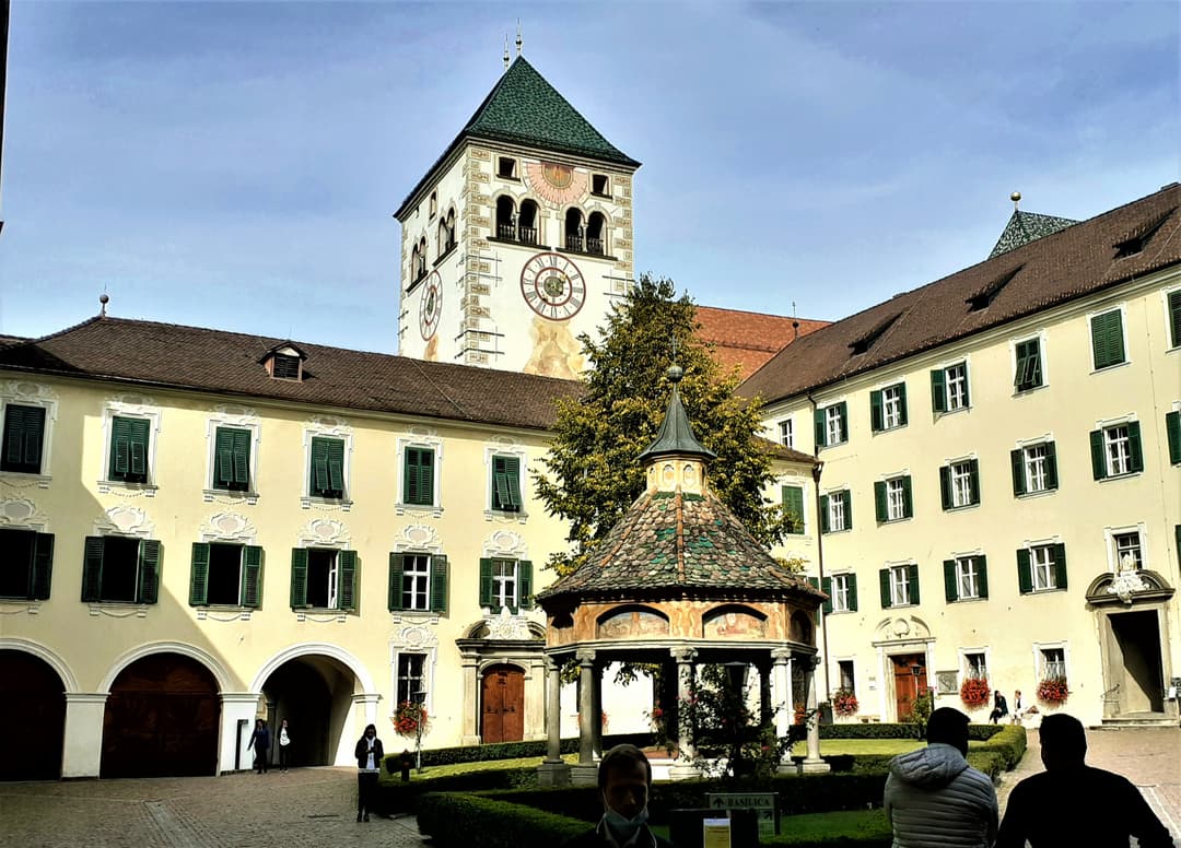 Da Bressanone a Novacella con merenda al maso