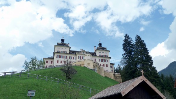 Mareta castle (Wolfsthurn)
